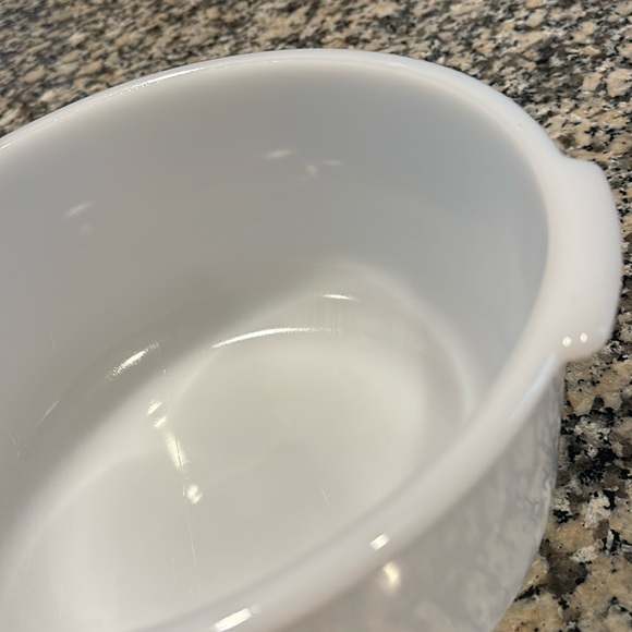 Vtg GlassBake 9 Made for Sunbeam White Glass Mixing Bowl 9” x 4 1/2” pour spout - Picture 6 of 16